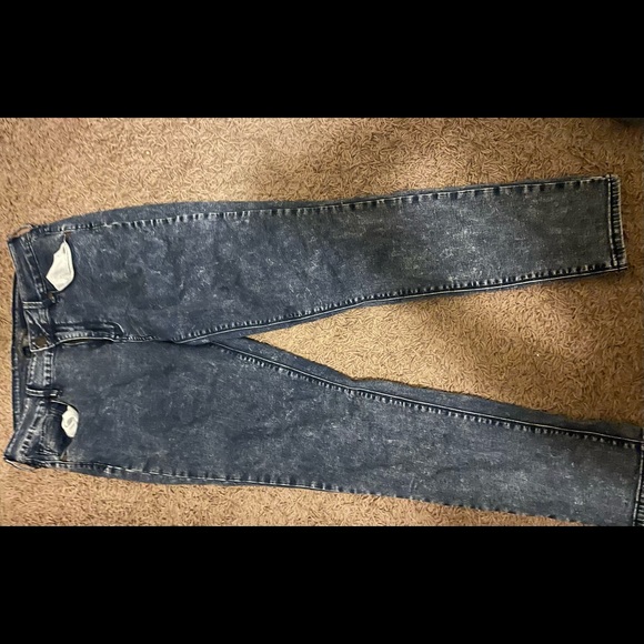 I am selling this product because I don’t wear these anymore. - Picture 2 of 4